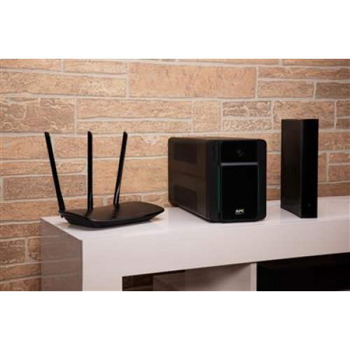 APC Easy UPS Line-Interactive 1600 VA 900 W