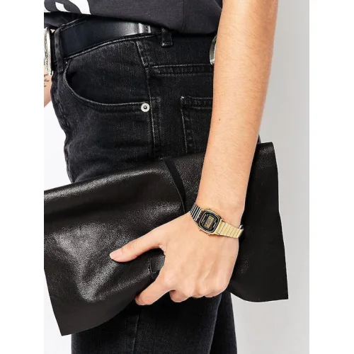 Casio Vintage Iconic Ψηφιακό Γυναικείο Ρολόι 24mm Μπαταρίας με Χρυσό Μεταλλικό Μπρασελέ