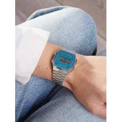 Casio Vintage Iconic Ψηφιακό Ανδρικό Ρολόι 36.3mm Μπαταρίας με Ασημί Μεταλλικό Μπρασελέ Casio Vintage Iconic Ψηφιακό Ανδρικό Ρολόι 36.3mm Μπαταρίας με Ασημί Μεταλλικό Μπρασελέ