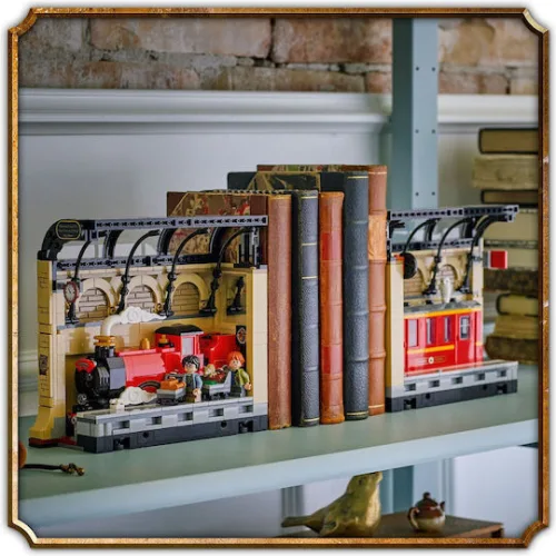 LEGO Harry Potter Book Nook: Hogwarts Express για 10+ Ετών 832τμχ