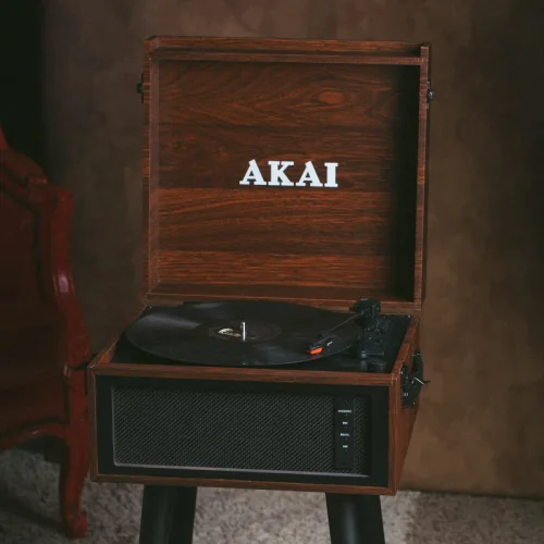 Akai ATT-101 BT Πικάπ βαλίτσα με πόδια, Bluetooth in/out, εγγραφή και αναπαραγωγή από USB/SD, Aux-In, ενσωματωμένα ηχεία και προ