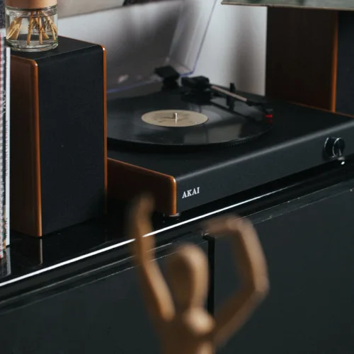Akai ATT-240SP Πικάπ με Bluetooth, USB, προστατευτικό κάλυμμα και ηχεία Hi-Fi  – 2 x 10 W